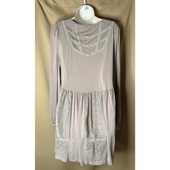 POL Mocha Long Sleeve Embroidered Yoke Flowy Tunic L NWOT - Picture 5 of 8